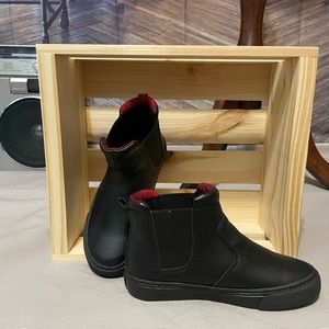Boys/girls size 12 black boots.